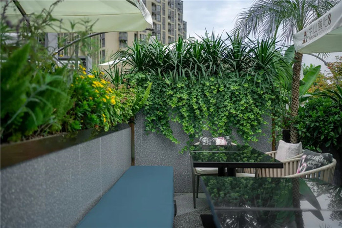 成都半山餐吧   一家時髦創(chuàng)意川菜餐廳露臺花園裝修設計實景圖