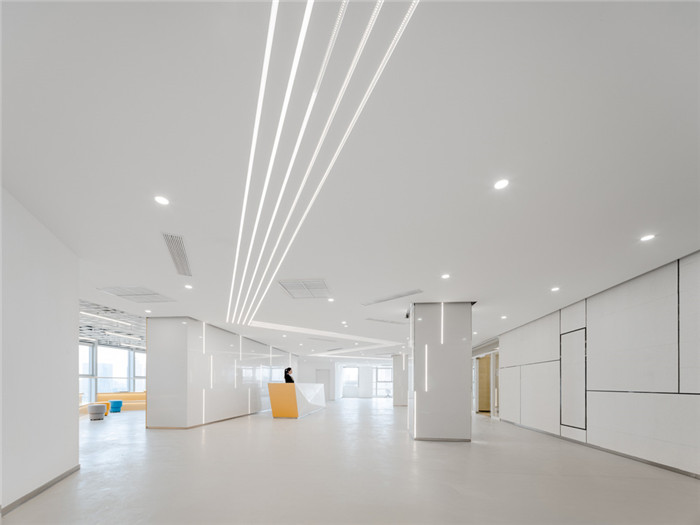 辦公樓大廳設計-純白木色產業加速器孵化園區廠房辦公樓裝修案例